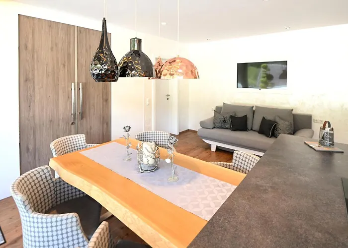 Sun سخلادميخ